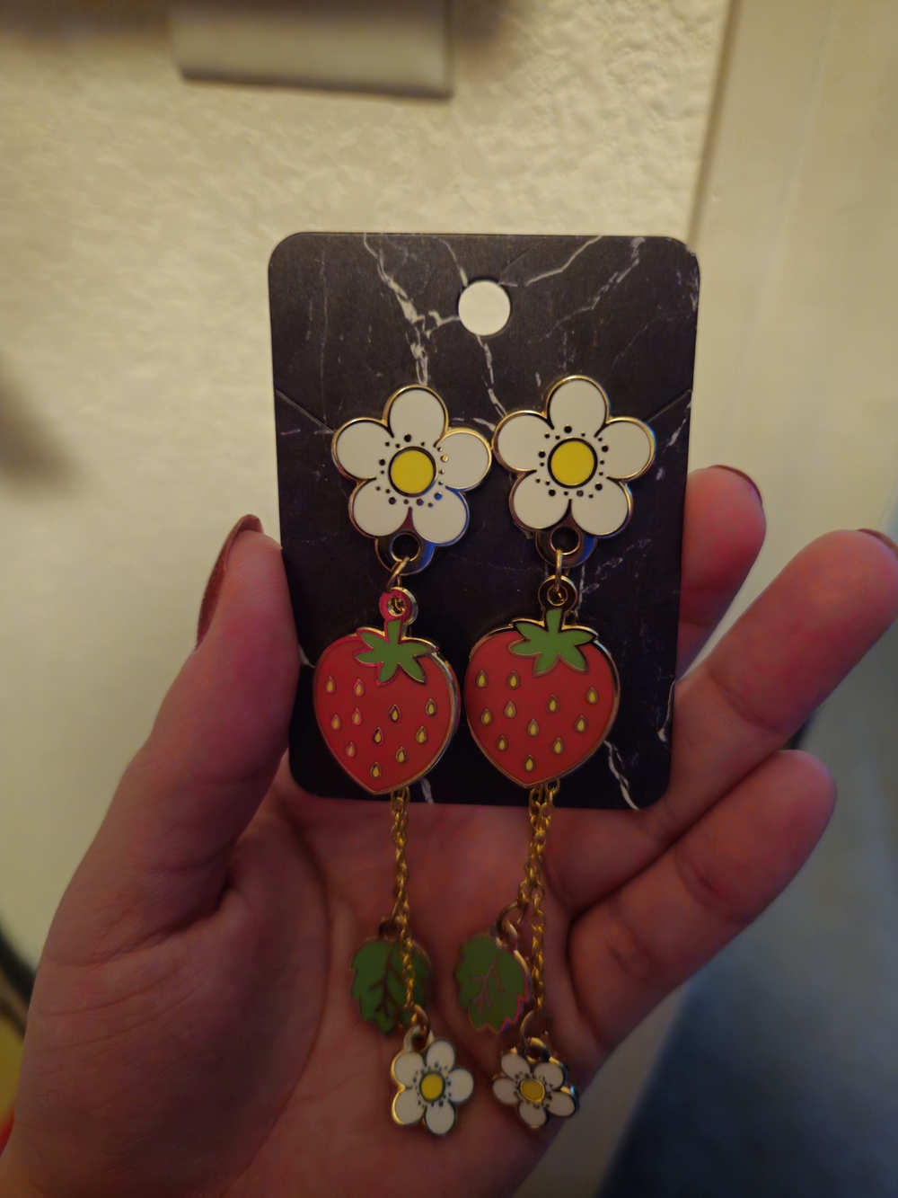 Hot Topic Red, White & Green Strawberry Daisy Dangle Earrings